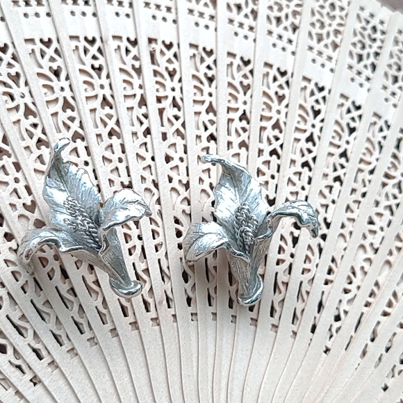Monet clip on Earrings